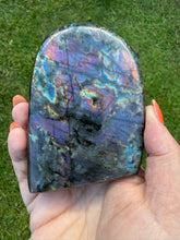 Load image into Gallery viewer, High Purple Flash Labradorite Freeform 9cm Exact Piece