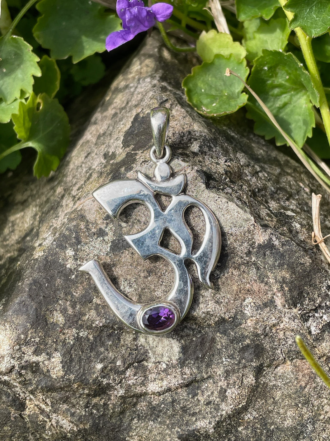 925 Sterling Silver Om Pendant with an Amethyst