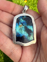 Load image into Gallery viewer, Blue Flash Kwan Yin Pendant Buddhism
