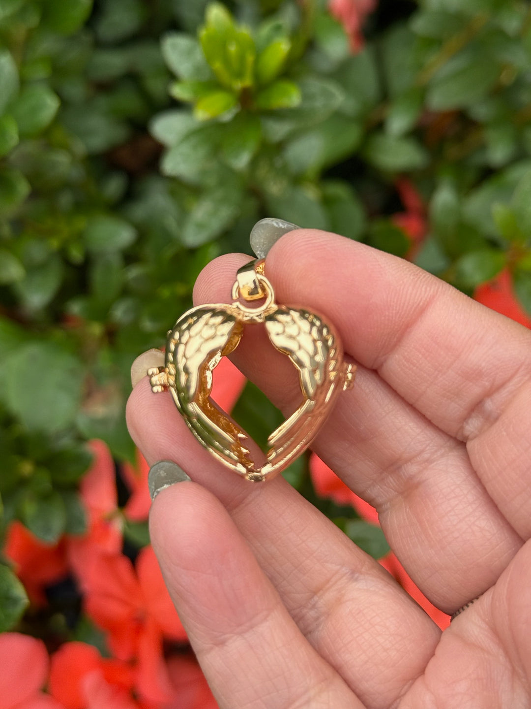 Healing Hands Tumblestone Cage Pendant