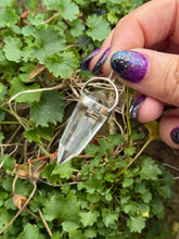 Load image into Gallery viewer, Quartz Vogel Pendant set in Silver
