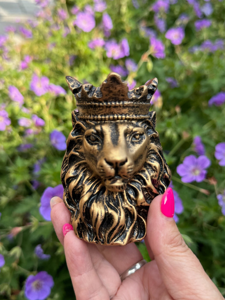 Golden Lion Head head Sphere Stand