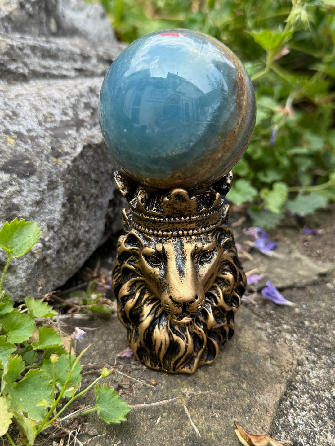 Golden Lion Head head Sphere Stand