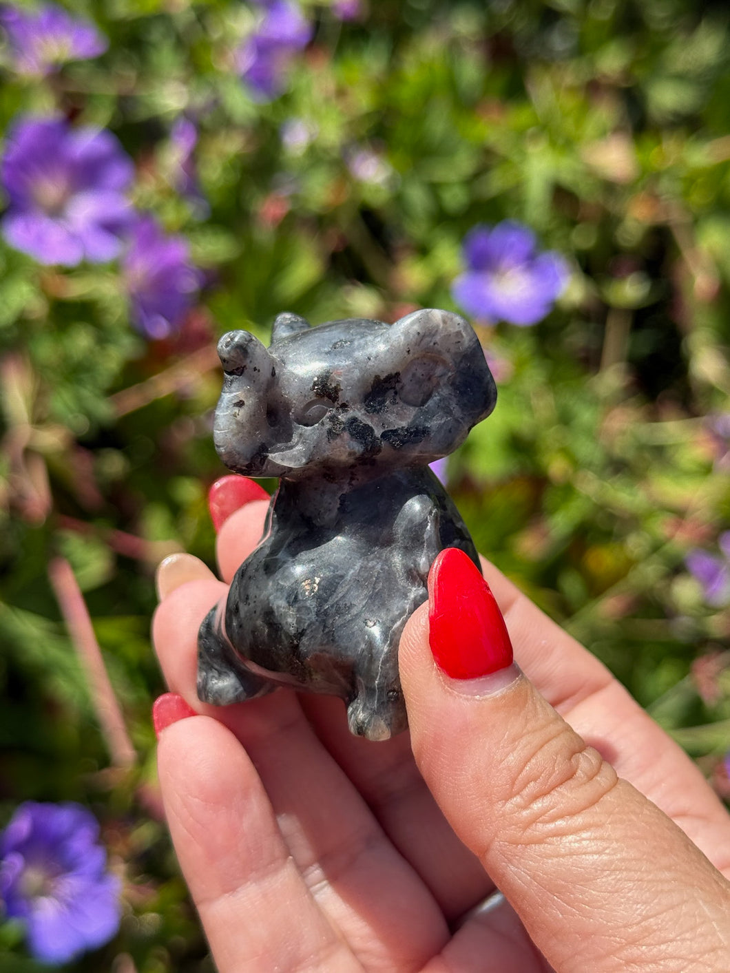 Lavikite Elephant Carving