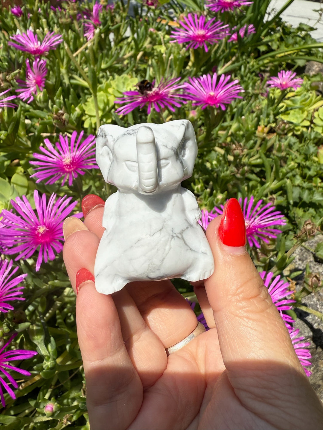 Howlite Elephant Carving