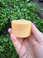 Load image into Gallery viewer, White Jade Bao Bun with Steamer Carving
