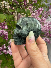 Load image into Gallery viewer, Rare Seraphinite Skull Carving Siberia
