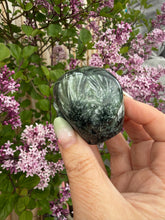 Load image into Gallery viewer, Rare Seraphinite Skull Carving Siberia
