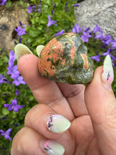 Load image into Gallery viewer, Unakite Pocket Skull Carving
