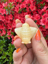 Load image into Gallery viewer, Calcite Bee Carving
