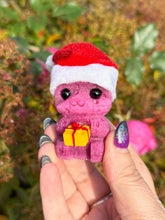 Load image into Gallery viewer, UV Reactive Christmas Honeycomb Ruby Crystal Pet
