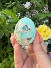 Load image into Gallery viewer, Natural Turquoise Egg Carving From Peru
