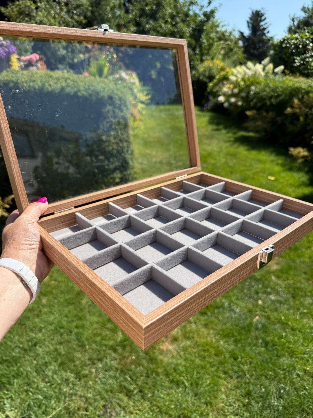 Mineral Display Crystal Case with 24 Compartments