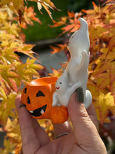 Load image into Gallery viewer, Pumpkin and Ghost Sphere Stand Holder
