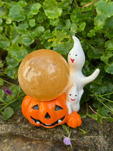 Load image into Gallery viewer, Pumpkin and Ghost Sphere Stand Holder
