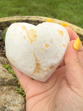 Load image into Gallery viewer, Large Druzy Quartz Heart with Stand
