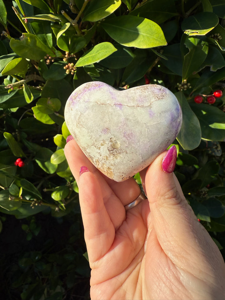 UV Reactive Hackmanite Heart Carving
