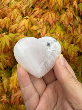 Load image into Gallery viewer, Uv Reactive Mangano Calcite Heart
