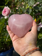 Load image into Gallery viewer, Gemmy Rose Quartz Heart Carving with Stand
