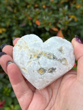 Load image into Gallery viewer, Druzy Quartz Heart Carving with Stand:

