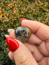 Load image into Gallery viewer, Pietersite Puff Pocket Heart Carving
