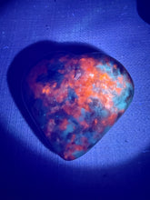 Load image into Gallery viewer, Rare UV Reactive Tenebrescent Hackmanite Heart
