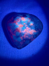 Load image into Gallery viewer, Rare UV Reactive Tenebrescent Hackmanite Heart
