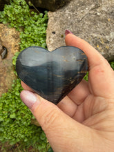 Load image into Gallery viewer, Blue Tigers Eye Heart Carving

