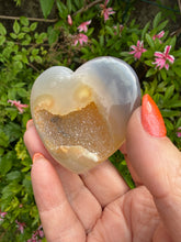 Load image into Gallery viewer, Druzy Agate Heart Carving
