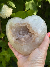 Load image into Gallery viewer, Large Quality Druzy Agate Heart with Dendrites and a Stand
