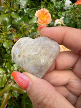 Load image into Gallery viewer, Moonstone and Sunstone Heart Carving From India
