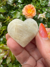 Load image into Gallery viewer, Moonstone Heart Carving From India
