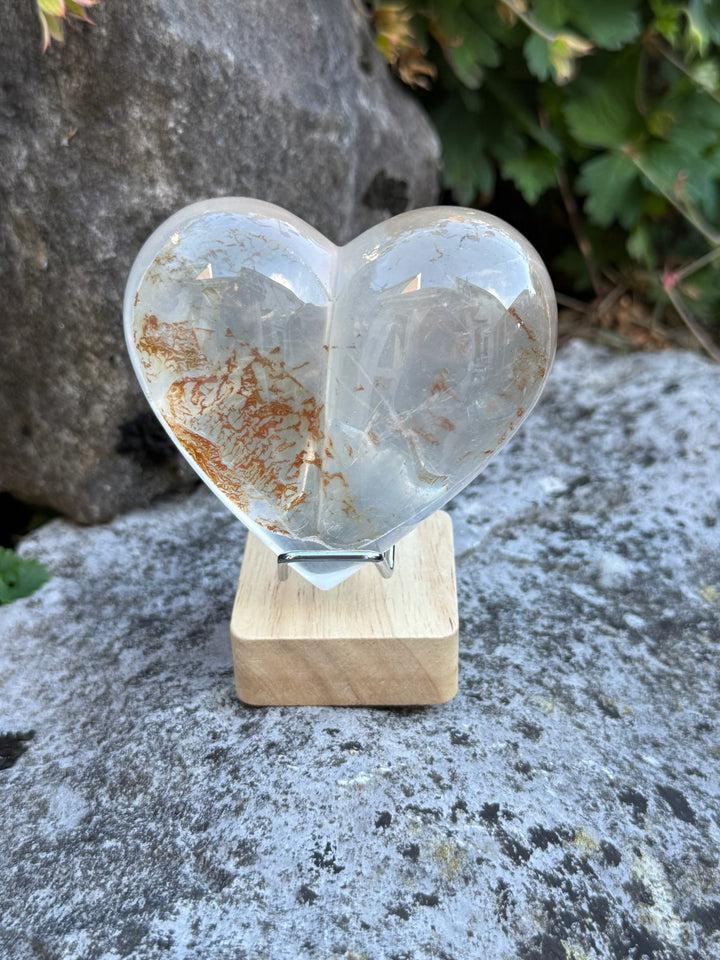 High Quality Quartz Heart on Stand