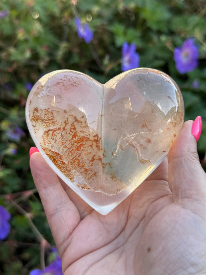 High Quality Quartz Heart on Stand