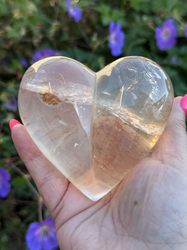 High Quality Quartz Heart on Stand