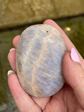Load image into Gallery viewer, Moonstone Palmstone
