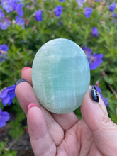 Load image into Gallery viewer, Pistachio Calcite Palmstone
