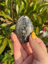 Load image into Gallery viewer, Uv Reactive Volcano Agate Palmstone
