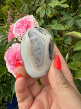 Load image into Gallery viewer, Dendritic Agate Palmstone
