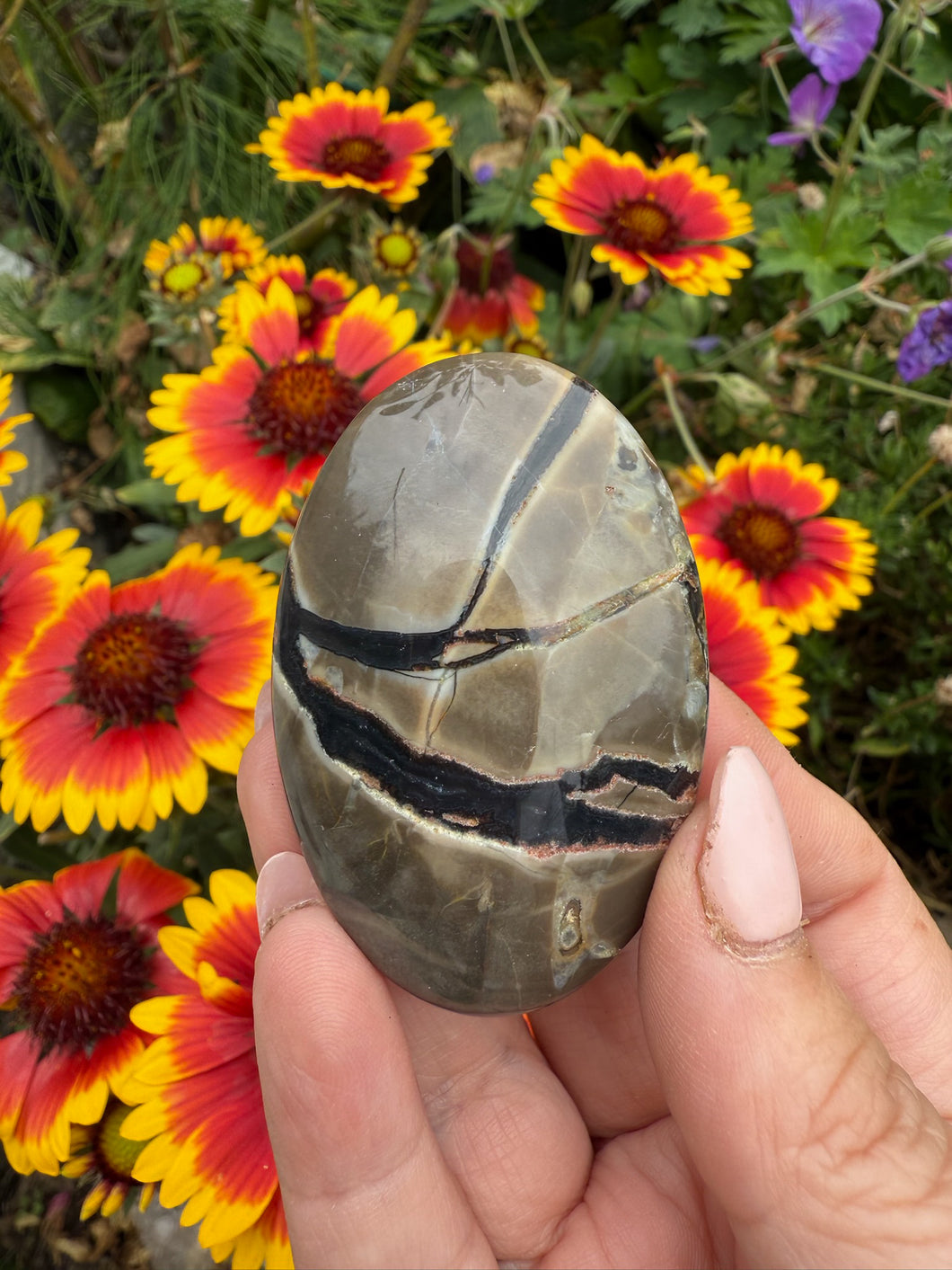 UV Reactive Volcano Agate Palmstone