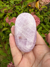 Load image into Gallery viewer, UV Reactive Kunzite Palmstone with Hiddenite
