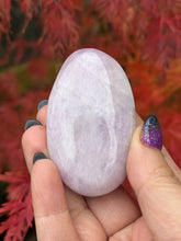 Load image into Gallery viewer, UV Reactive Kunzite with Hiddenite Palmstone
