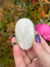 Load image into Gallery viewer, Green Moonstone Palmstone
