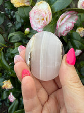 Load image into Gallery viewer, UV Reactive Smoky Mangano Calcite Palmstone
