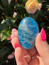 Load image into Gallery viewer, Gemmy Blue Apatite and Sunstone Palmstone
