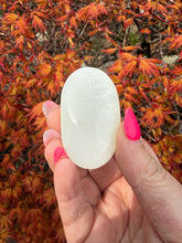 Load image into Gallery viewer, Moonstone Palmstone
