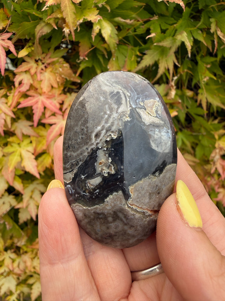 UV Reactive Volcano Agate Palmstone