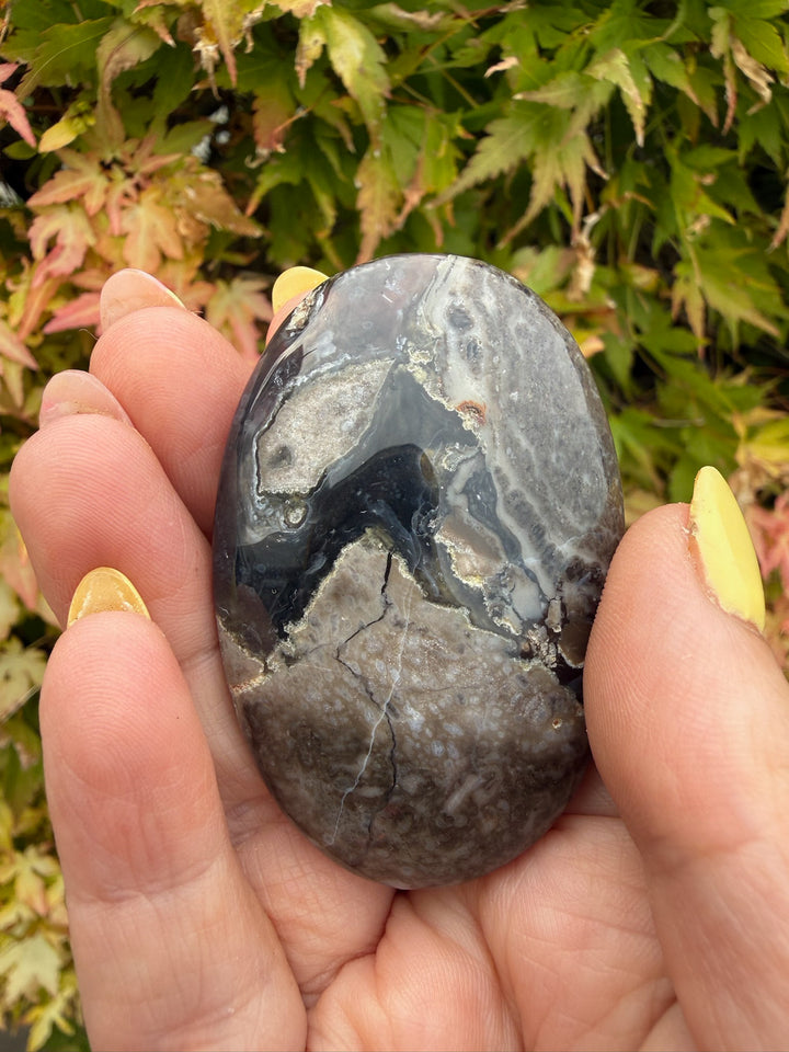 UV Reactive Volcano Agate Palmstone