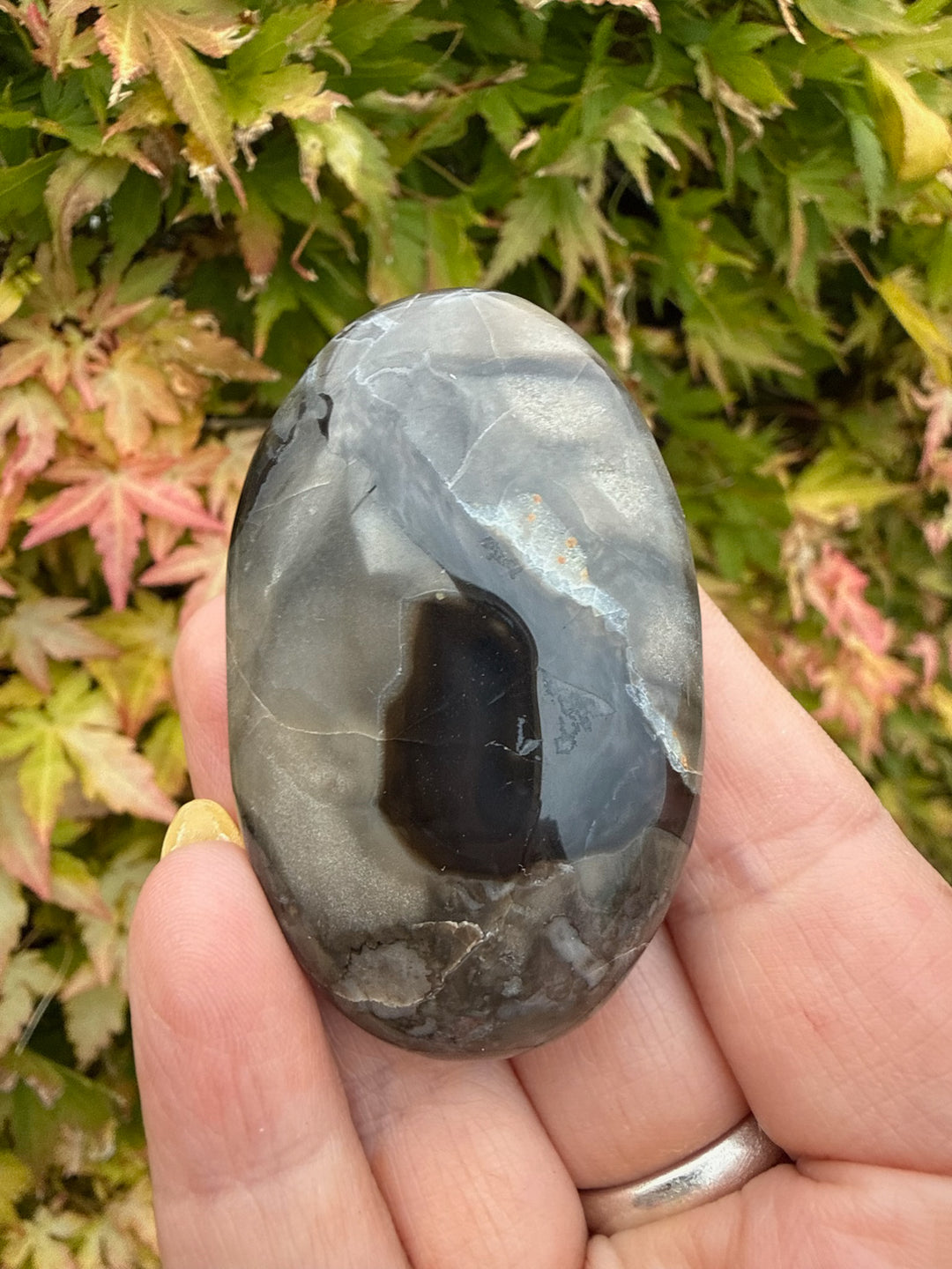 Uv Reactive Volcano Agate Palmstone