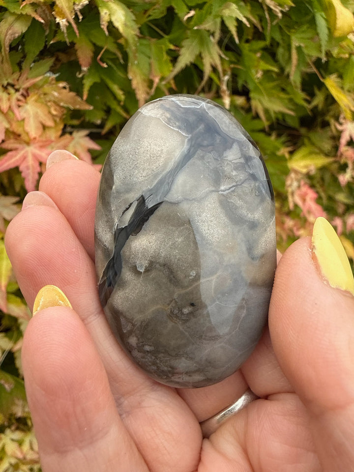 Uv Reactive Volcano Agate Palmstone